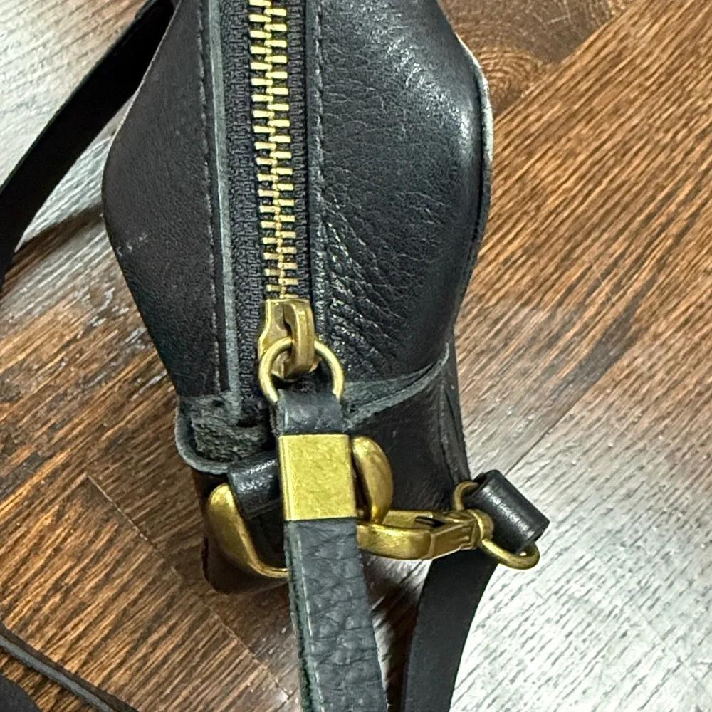 Madewell Transport Camera Bag in True Black leather